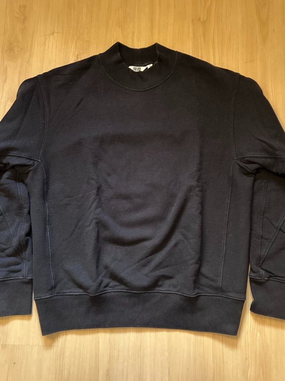 Uniqlo Black Crewneck Unisex
